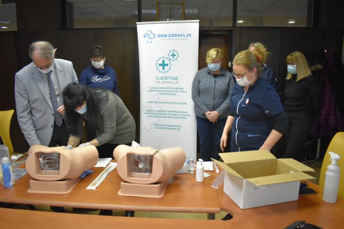 Održane demonstracije muške i ženske kateterizacije u sklopu projekta “Vještine za zdravlje”